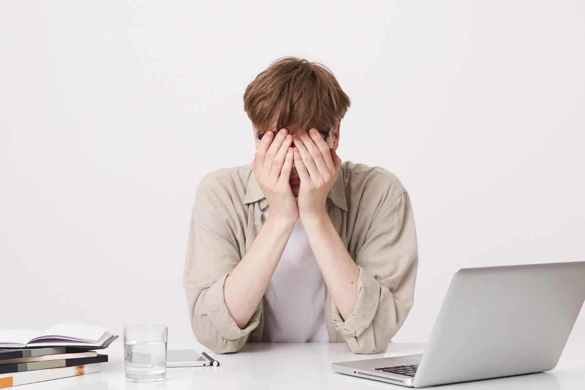 Menghadapi Mental Down: 5 Penyebab, Gejala, dan Solusi untuk Kesehatan Mental