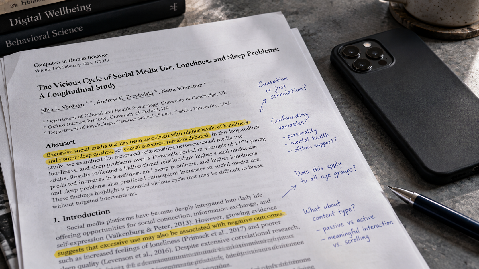 Solo Table Theory, Fenomena Makan Sendiri yang Ramai di Medsos 7 Buku catatan riset dengan stabilo menandai batas klaim tren media sosial di samping cangkir kopi.